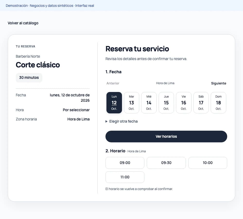 Formulario real de Reservas: resumen de Corte clásico, selector de fechas y horarios sintéticos. No representa disponibilidad real.